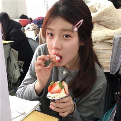 刚开学，校花约我吃饭